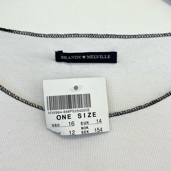 Brandy Melville cropped  tee - Picture 3 of 5